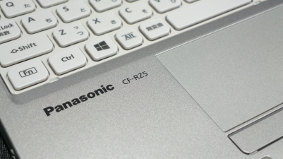 Panasonic CF-RZ5 型號標示及觸控板