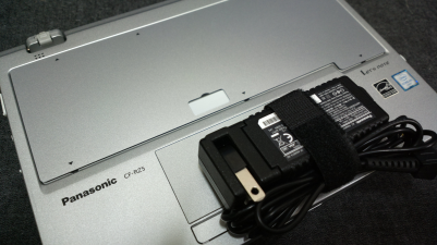 Panasonic CF-RZ5 安裝鍵盤蓋後及輕量化電源供應器