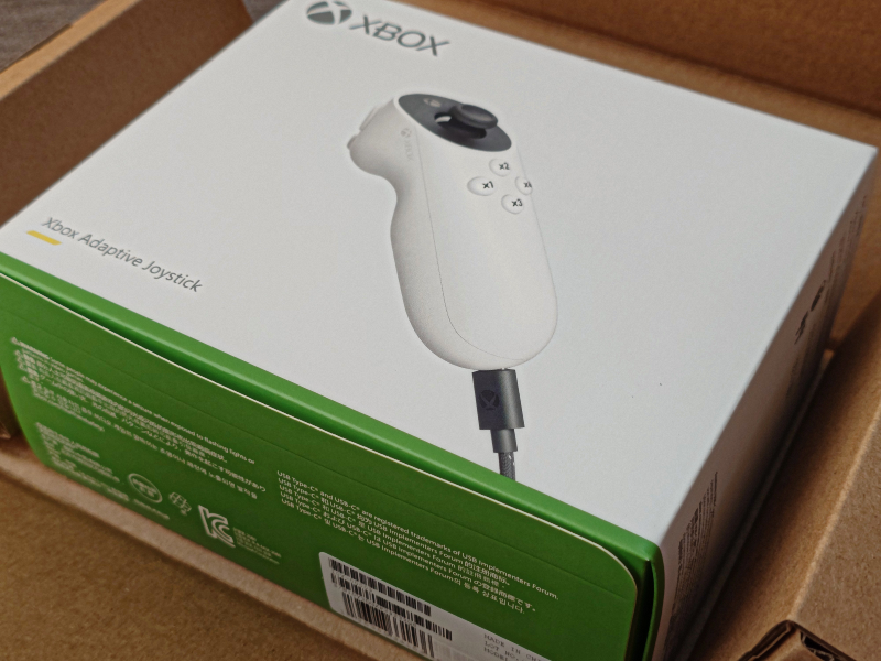 Xbox Adaptive Joystick 包裝盒特寫