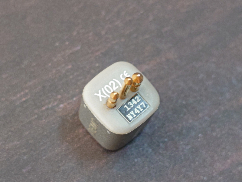 Roger X 標示「(02)」的特寫