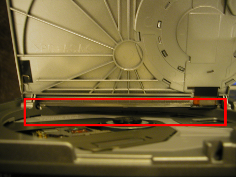 光碟機與鍵盤間的間隙